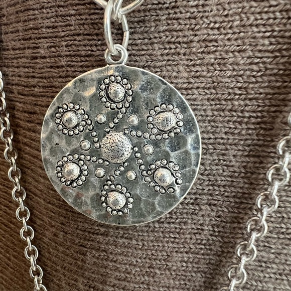 Stunning Necklace - Picture 3 of 8